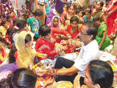 Manoj's not one hundred sisters