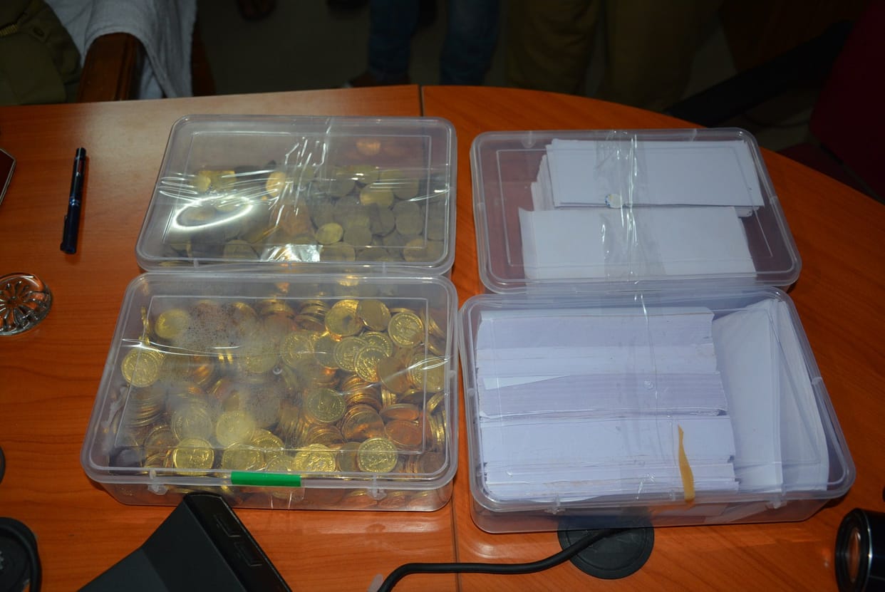 three cought to fraud to dip out gold from earth