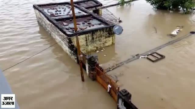 गंगा का जलस्तर खतरे के निशान से बढ़ा