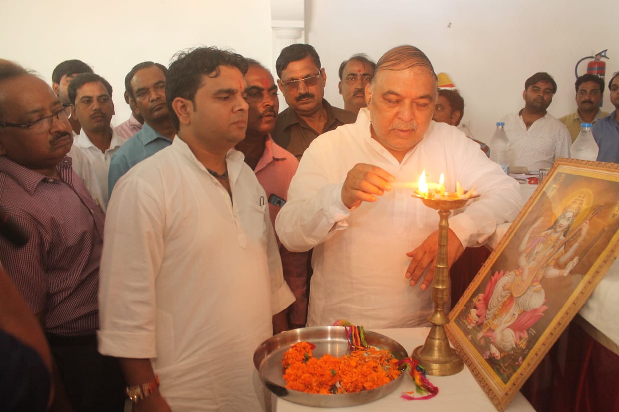 plaster will be free in government hospital says ravidas