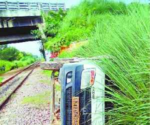 loader trapped on the rail track, loco pilot stopped the train through emergency brakes