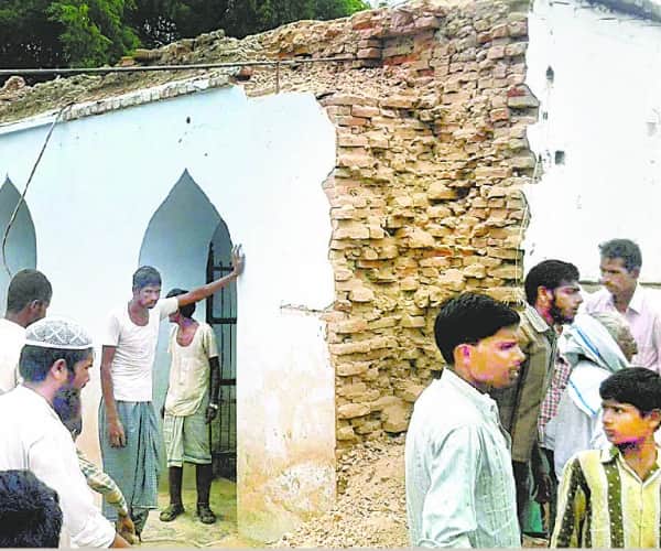 mosque's roof falls down in sitapur.