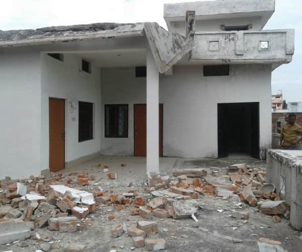 mosque's roof falls down in sitapur.