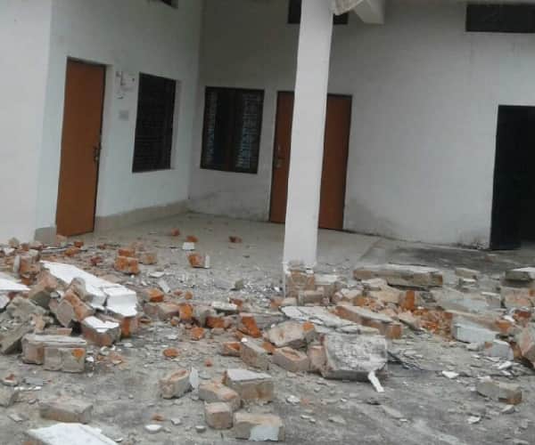 mosque's roof falls down in sitapur.