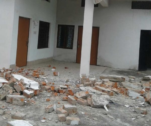 mosque's roof falls down in sitapur.