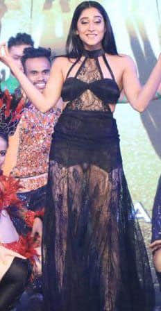 Regina Cassandra suffers wardrobe malfunction