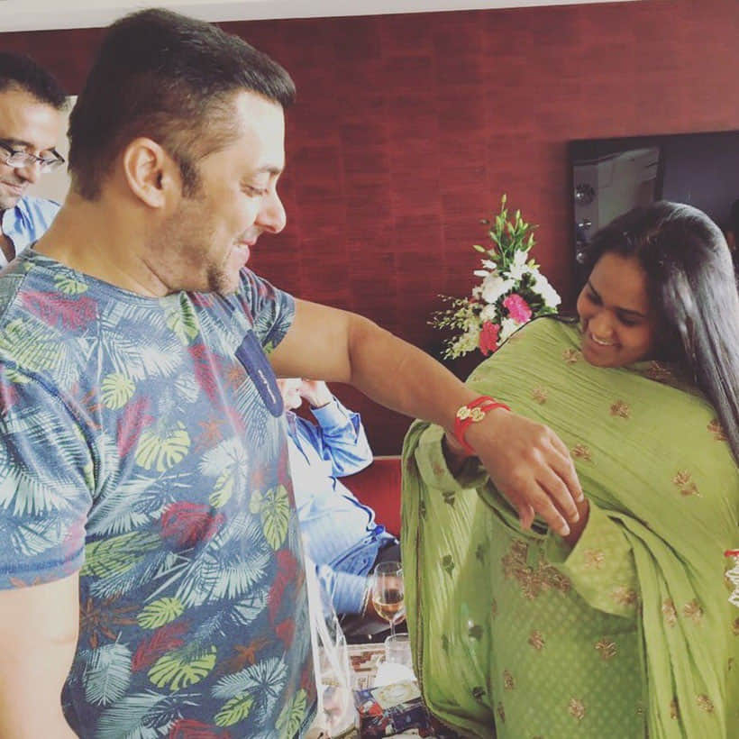 Salman Khan's rakshabandhan celebration with sisters Arpita, Alvira, Shweta