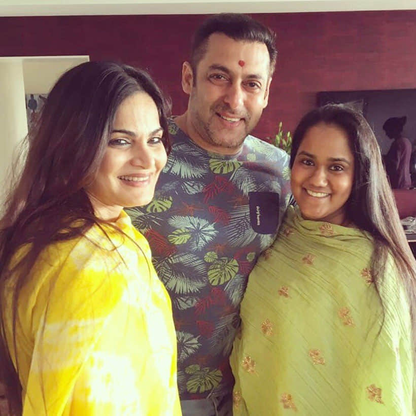 Salman Khan's rakshabandhan celebration with sisters Arpita, Alvira, Shweta