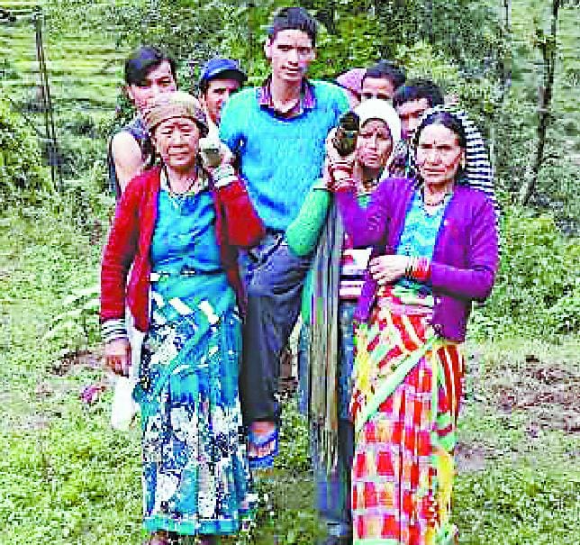 25 km walking wounded brought to hospital