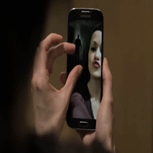 She Took A Selfie And Noticed This Creepy Man Behind