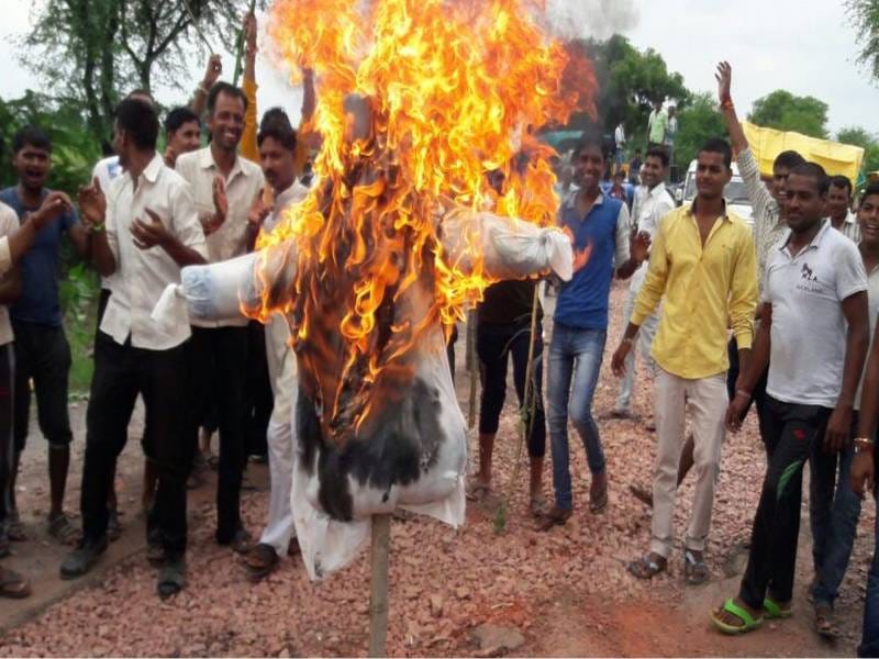 sadak ke lie bhaakiyoo ka aath ghante chakka jaam