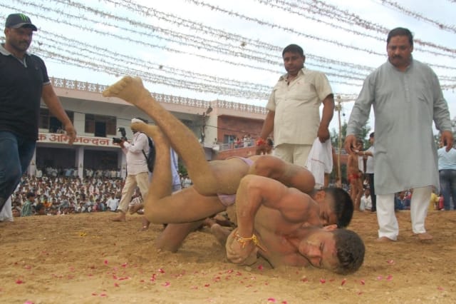 Wrestlers stake in Cirque show