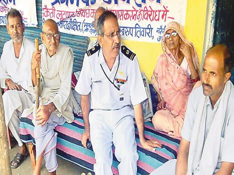 The naval officer's family house fast save