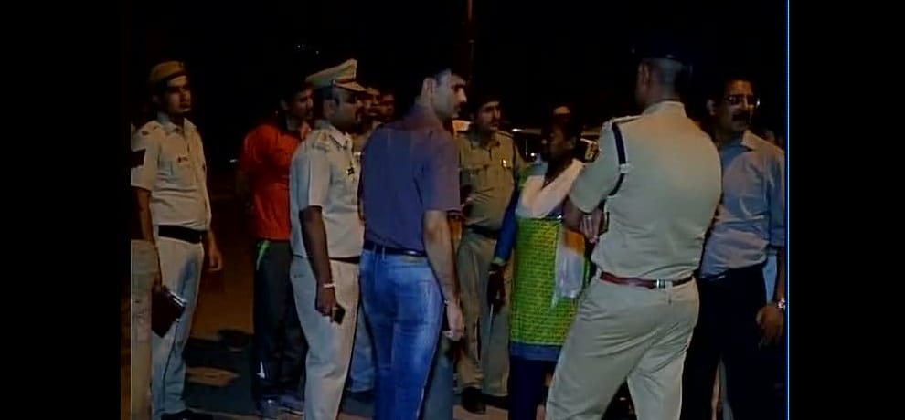 constable anand singh shot dead by criminals who were trying to snatch a ladys chain
