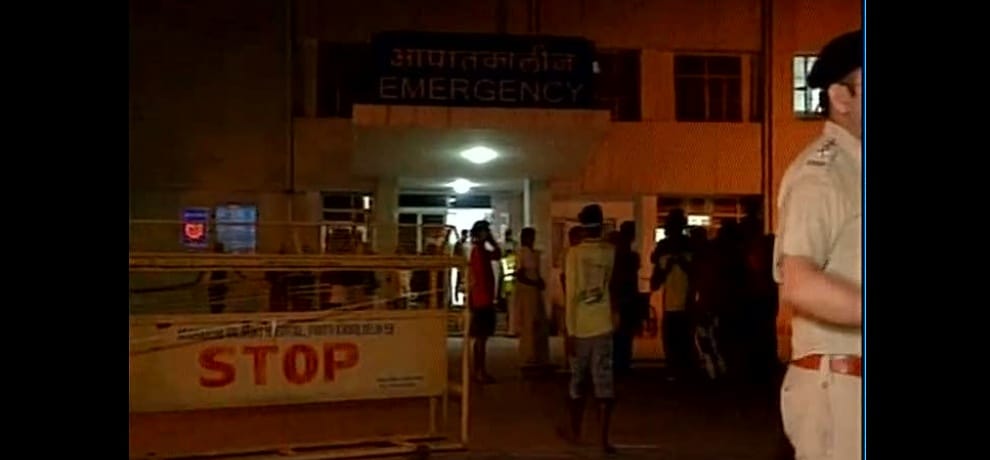 constable anand singh shot dead by criminals who were trying to snatch a ladys chain