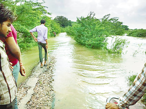 Betwa crosses danger mark