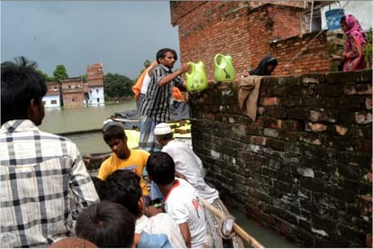 Water level of ganga overflow in varanasi