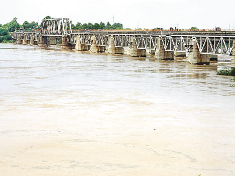 More than two hundred villages surrounded by floods