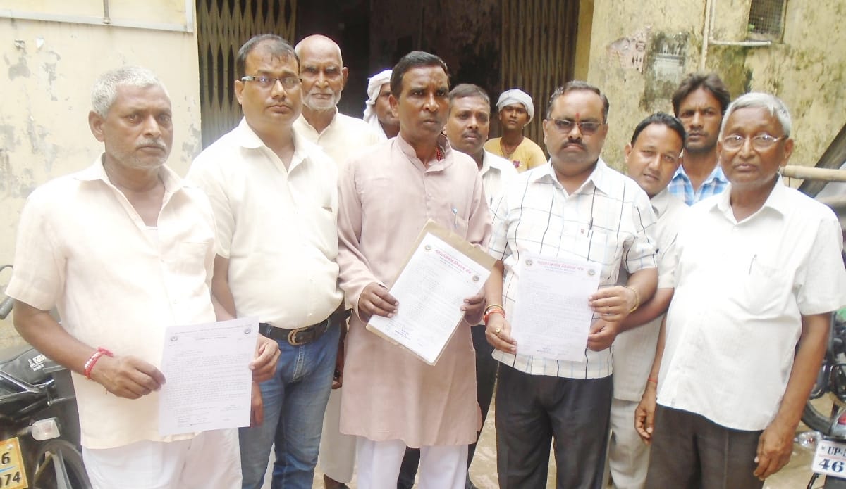 people agrieved due to power cut