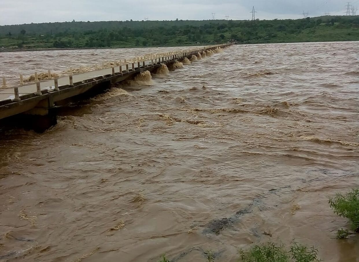 the water level of rehund reached 872.4 feet