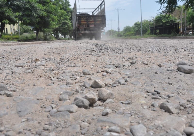 Panchkula,Sec-19, Road, Accident in panchkula, Nagar nigam