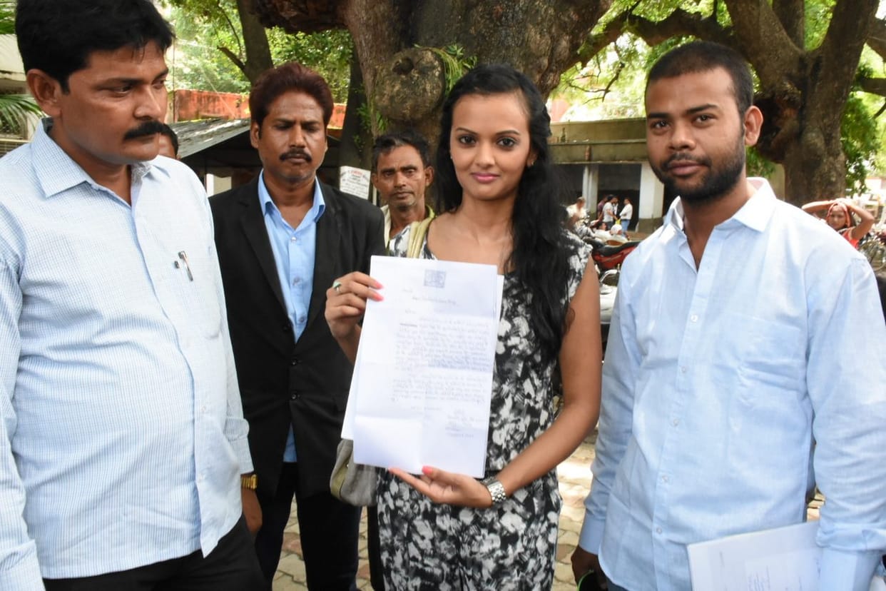 shejli has come in india in search of her insestor