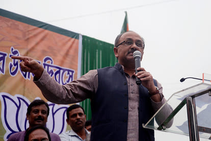 Narendra Modi is running dictatorship: Mamata Banerjee 