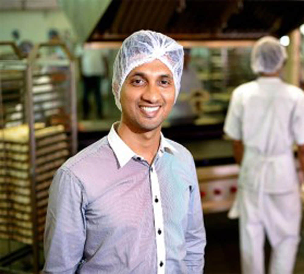 Coolie Son Set Up 100 Crore Company with just 25 thousand