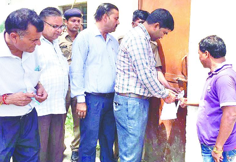 Flaws meet at a stone crusher , two storage Seas