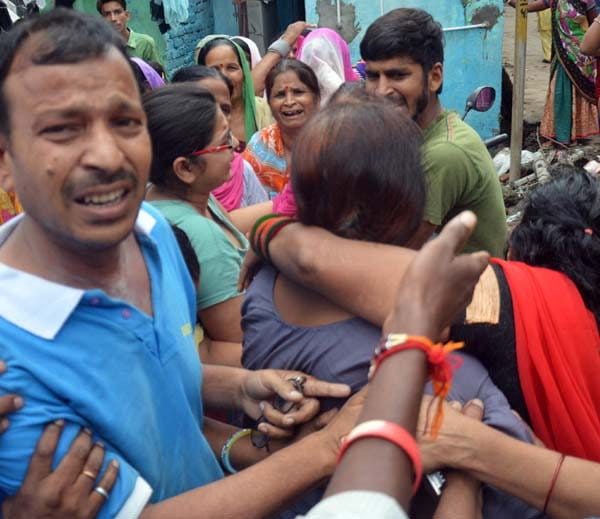 14 years old boy crushed by truck in ambala, mother fainted by watching dead body
