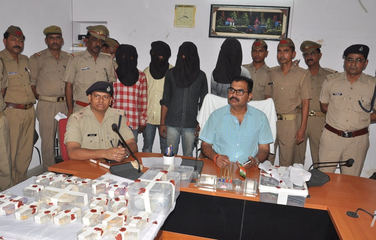 Four theives arrested, 10 cases opened