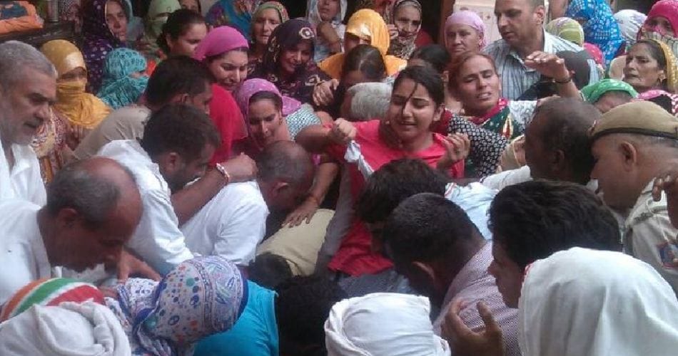 delhi police constable anand singh martyr during fighting with scoundrals, funeral in sonipat
