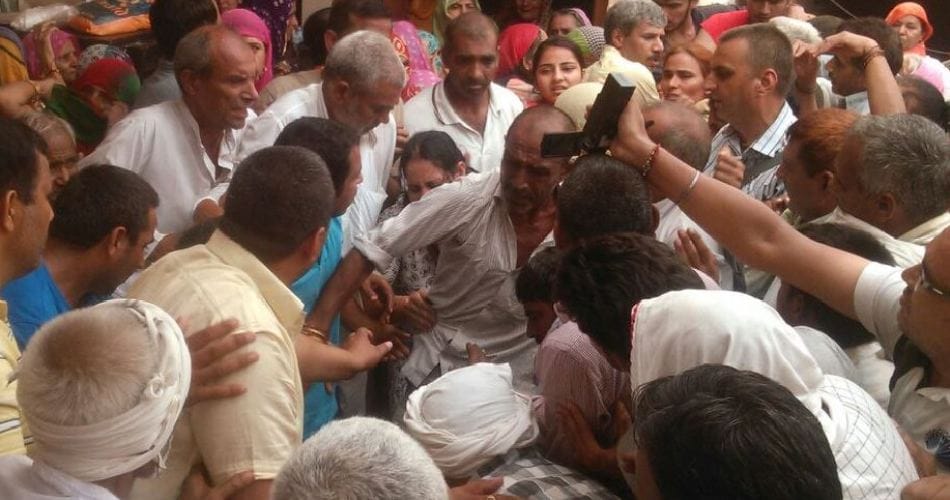 delhi police constable anand singh martyr during fighting with scoundrals, funeral in sonipat