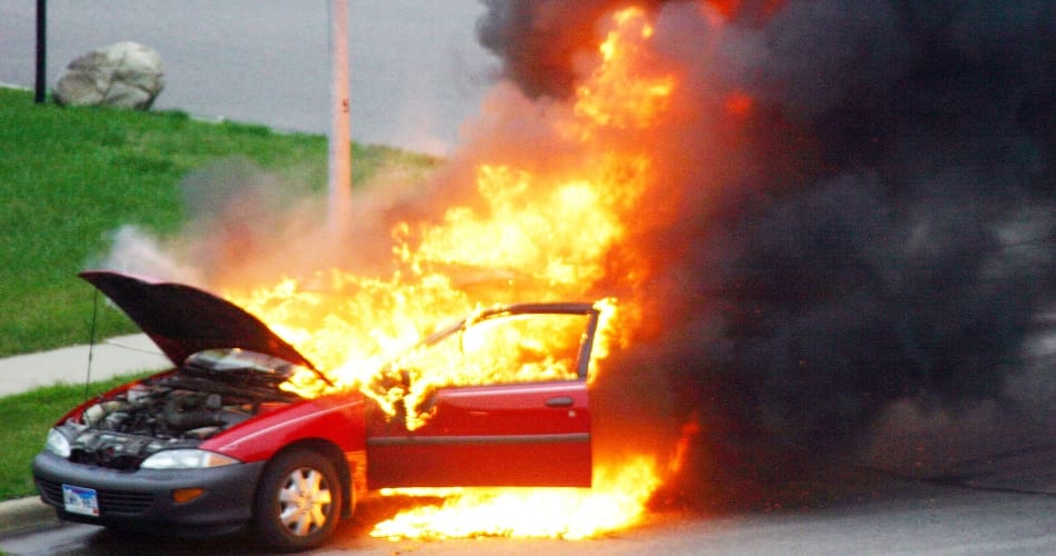 chandigarh sector 18 car fire
