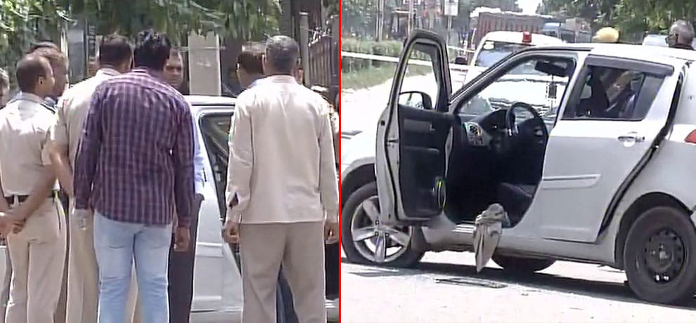 firing between delhi police and and goons in rohini area