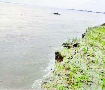 Reduced water level in Ghaghra, fast-loading