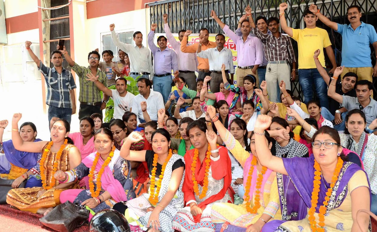 NHM personnel begin relay hunger strike