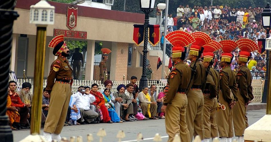 Friendship between india and pak shows on Hussainiwala border
