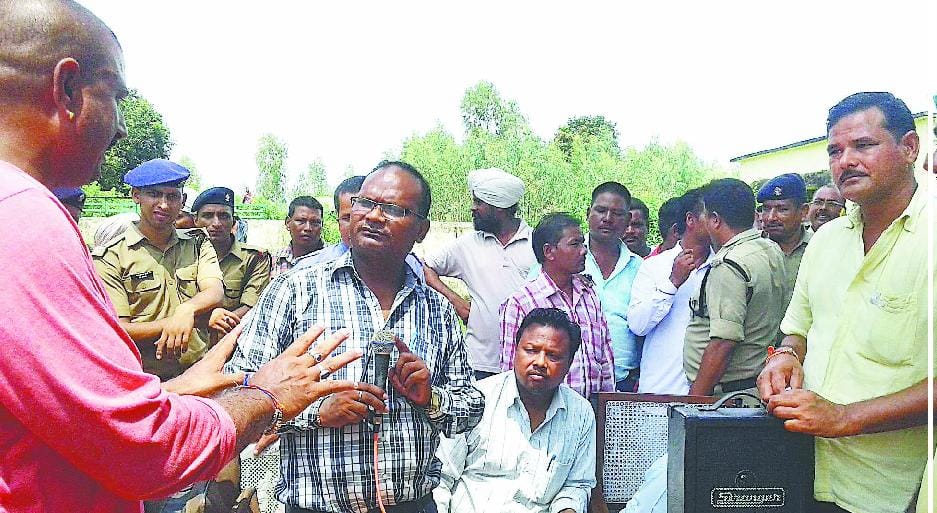 At a meeting of the Gram Panchayat quota commotion