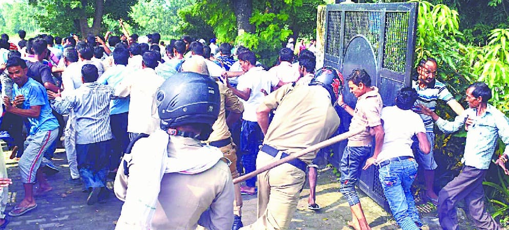 Father and son died the poisonous gas in to the well