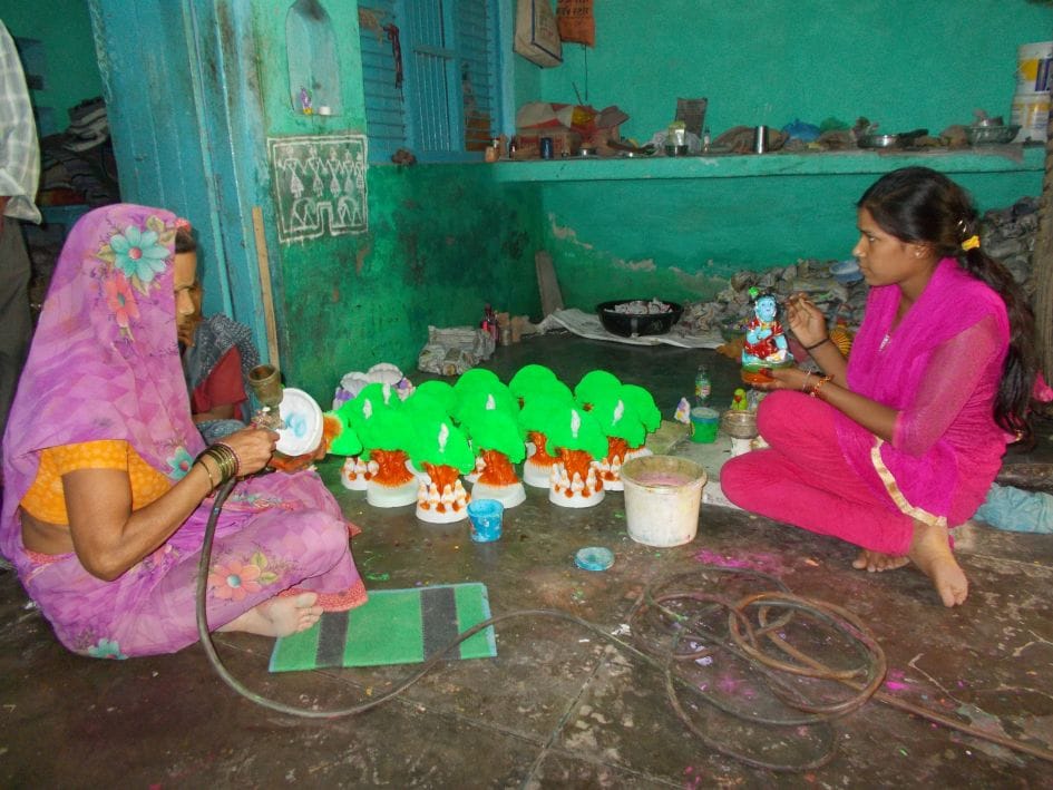 The market began to get dressed up to welcome Laddu Gopal