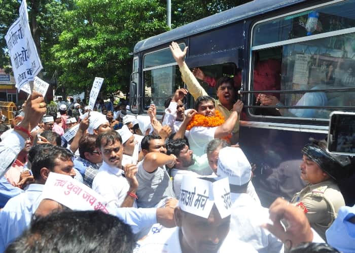 teachers and employees protest in lucknow.