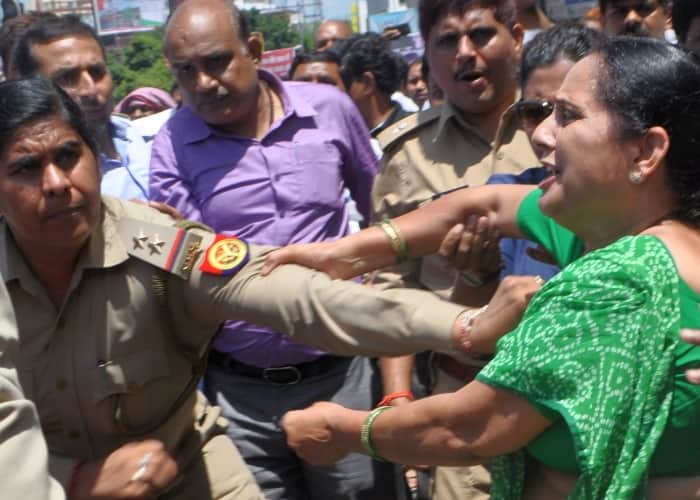 teachers and employees protest in lucknow.