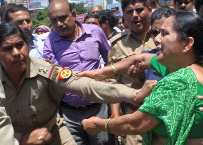 teachers and employees protest in lucknow.