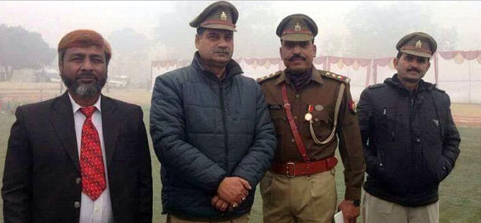wepons smuggler photo with sp leader got viral on social media