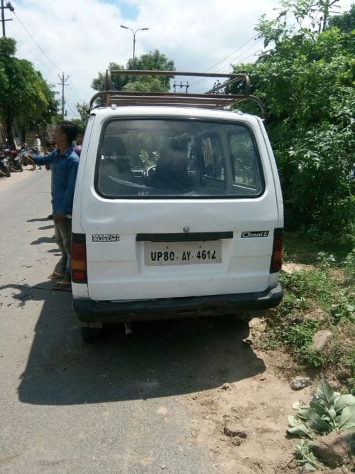 Hit a turnaround with dividers School van, three injured