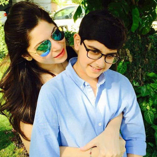 baby doll singer kanika kapoor is a bhajan singer
