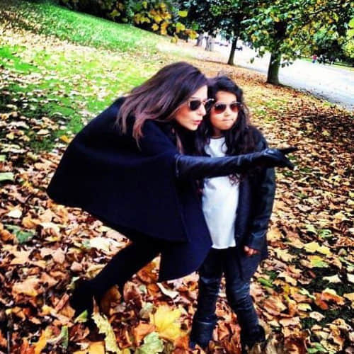 baby doll singer kanika kapoor is a bhajan singer
