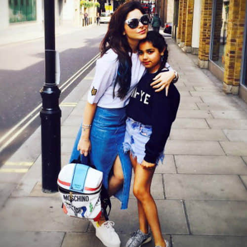 baby doll singer kanika kapoor is a bhajan singer