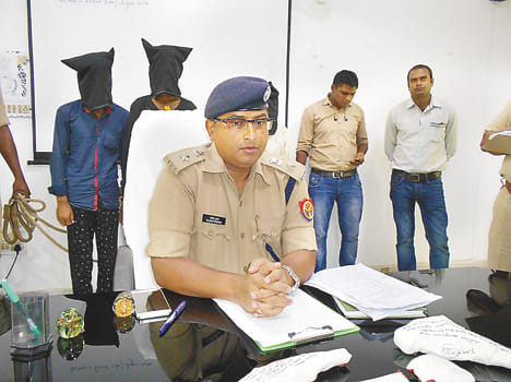 Three members of the gang arrested vest briefs